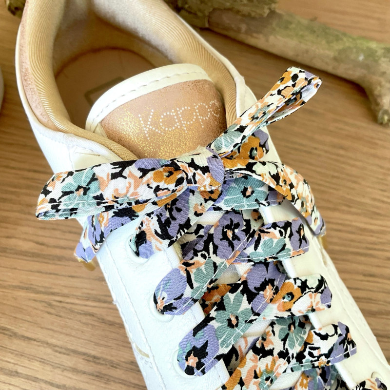 Lacets fleuris mauve noir caramel style original - Tes lacets sont défaits