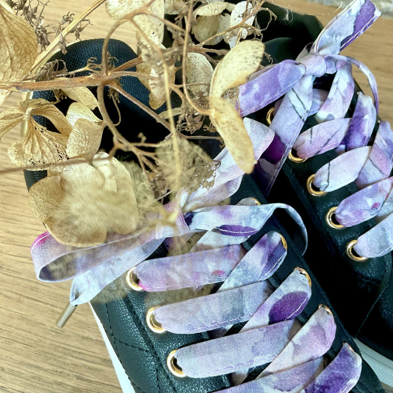 Lacets fantaisie baskets noires - Tes lacets sont défaits