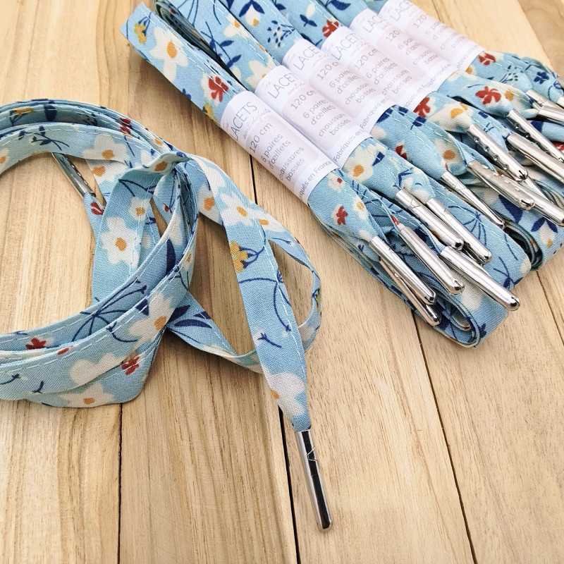 Lacets en tissu fleuri bleu ciel - Tes lacets sont défaits